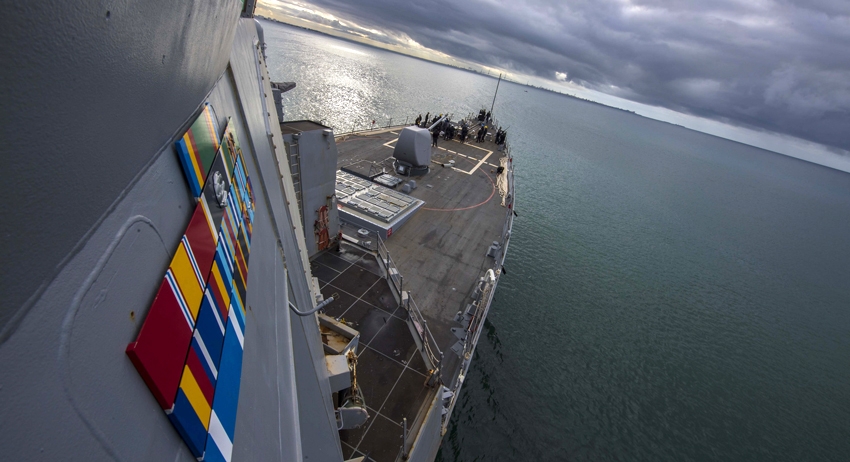 Ракетный эсминец ВМС США USS Carney