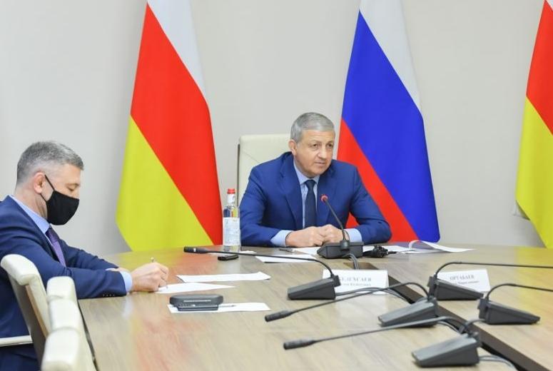 Вячеслав Битаров (справа)