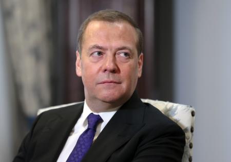 Медведев нашел способ устроить видеовключение для Подоляка в Крыму