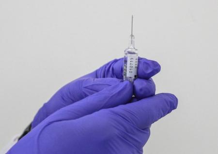 Испытатели вакцины от коронавируса из МГМУ приобрели иммунитет к болезни