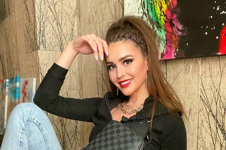 Анна Бузова