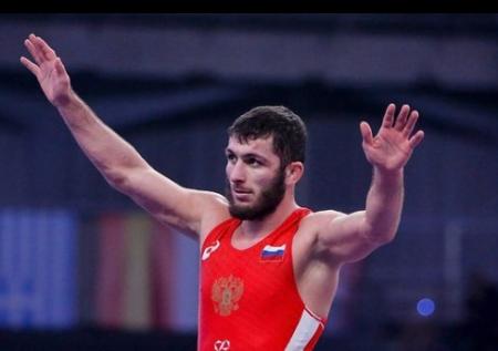 Борец Локьяев взял золото на чемпионате Европы в Варшаве