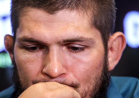 Нурмагомедова временно лишили статуса лучшего бойца UFC