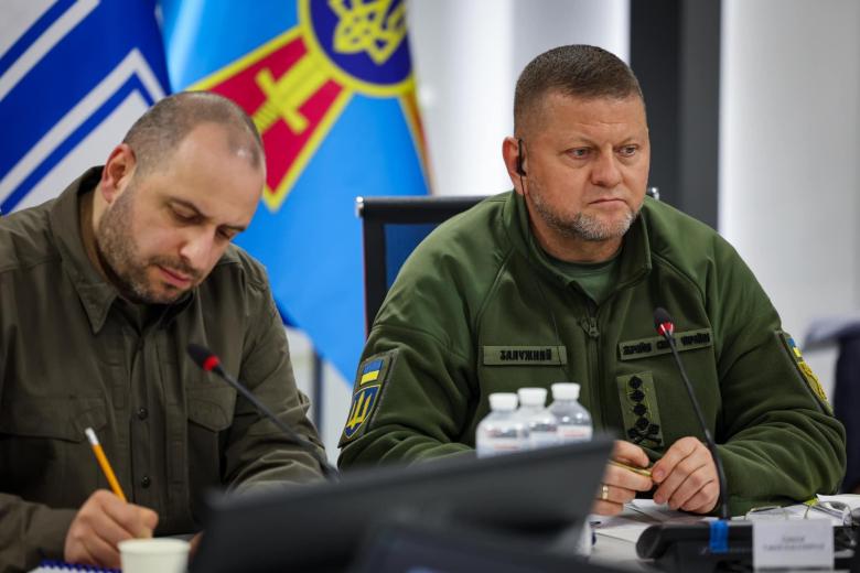 Валерий Залужный (справа)
