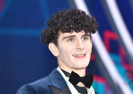 Популярный блогер-миллионник получил гражданство России