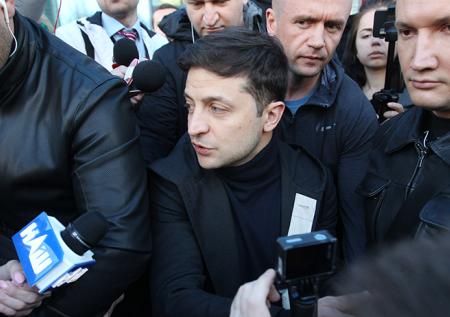 Зеленский: курс в ЕС и НАТО должен определять украинский народ