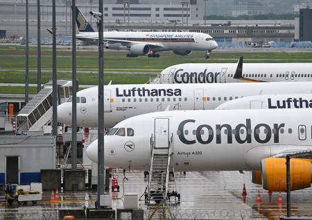 У десятков пассажиров рейса Condor с Маврикия во Франкфурт началась рвота