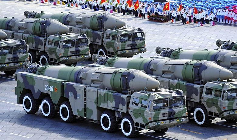 Баллистические ракеты DF-21 класса «земля — земля» на параде по случаю 60-й годовщины основания Китайской Народной Республики, Китай