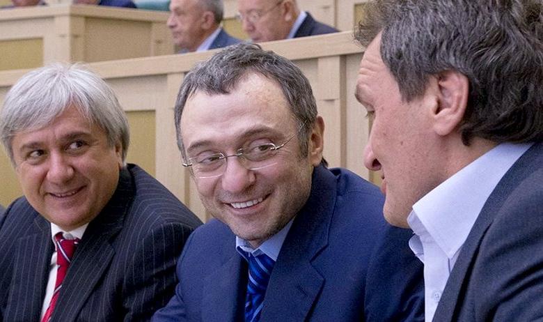 Член Совета Федерации от Дагестана Сулейман Керимов (в центре)