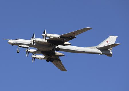 Полёт стратегических ракетоносцев Ту-95МС сняли на видео