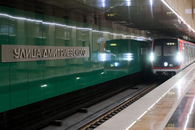 Станция «Улица Дмитриевского»