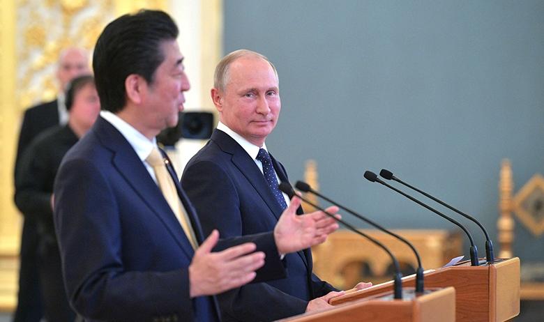 Премьер-министр Японии Синдзо Абэ и президент РФ Владимир Путин