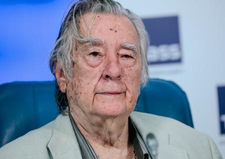 Писатель объяснил, как культура может помочь ремонту танка под Харьковом