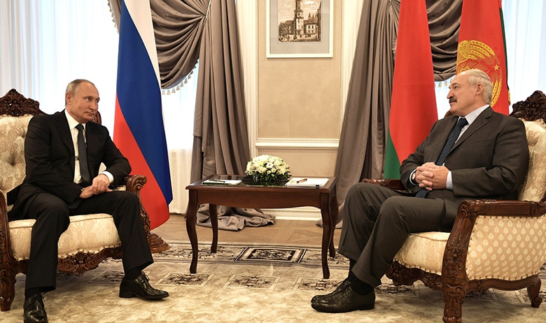 Президент РФ Владимир Путин с президентом Республики Беларусь Александром Лукашенко
