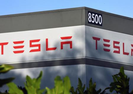 Tesla провела SPO с рекордным дисконтом к рынку