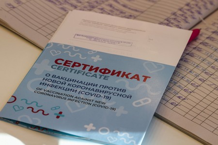В Минздраве разъяснили условия выдачи ковид-сертификата по экспресс-тесту