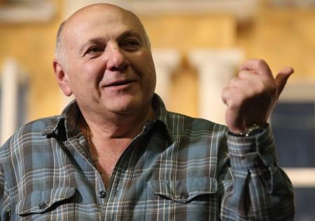 Коллектив театра Джигарханяна попросит назначить худруком Сергея Газарова