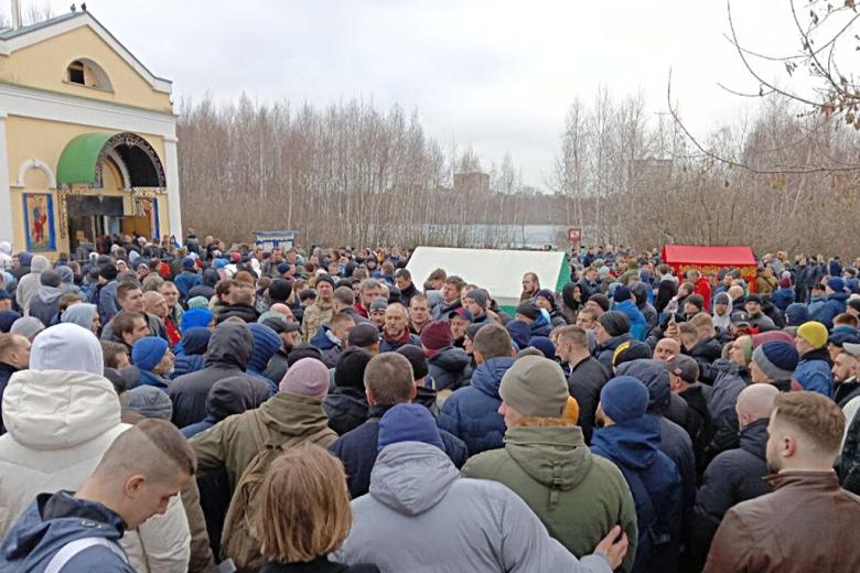 Акция против строительства мечети у Святого озера