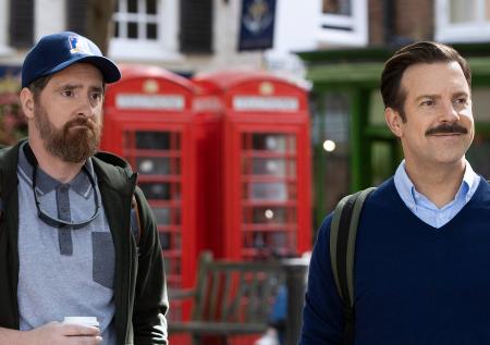 Сериал «Тед Лассо» от создателя «Клиники» продлили на второй сезон