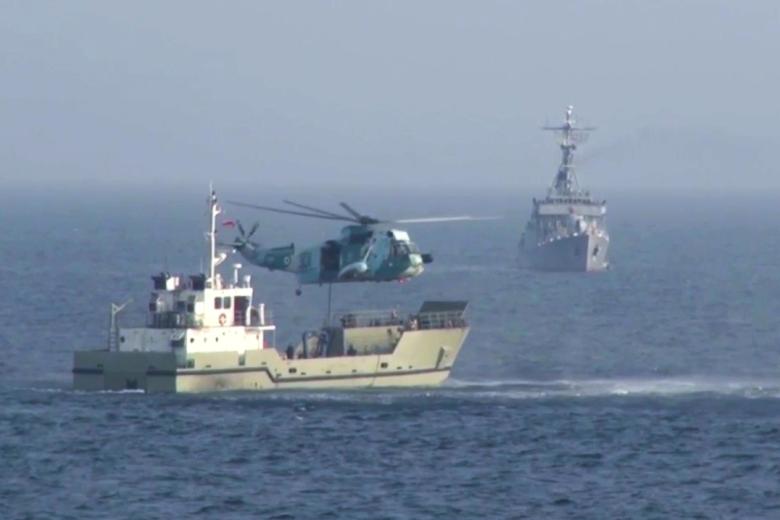 Боевые корабли России, Ирана и Китая во время военно-морских учений