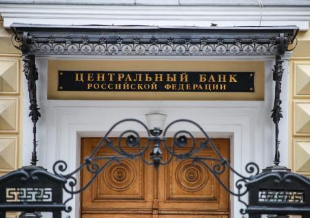 Банкир предрёк подорожание услуг из-за решения ЦБ контролировать переводы