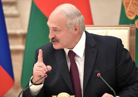 Лукашенко объяснил негативное отношение к пышным выпускным в школах