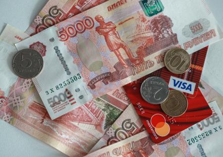 Россиянам предсказали рост реальных доходов по итогам 2021 года