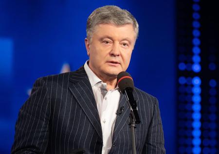 Порошенко вспомнил, как просил у Зеленского тысячи автоматов