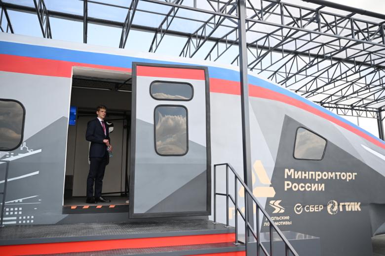 Полноразмерный макет сверхскоростного поезда для ВСМ