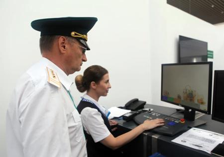 Таможенный конфискат предложили отдать бедным россиянам