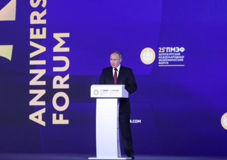Путин призвал запустить комплексную программу развития ЖКХ в России