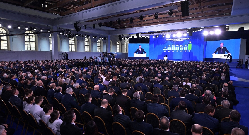 Президент РФ Владимир Путин во время оглашения послания Федеральному собранию