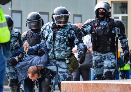 Следствие просит арестовать ещё троих фигурантов дела о митинге 27 июля