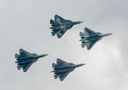 Миноброны: ВКС в конце 2021 года получили системы С-400 и самолёты Су-57