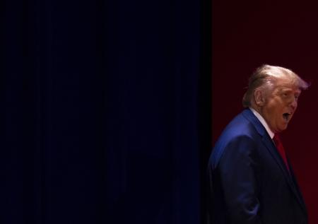 Трамп подал в суд на писательницу, обвинившую его в изнасиловании