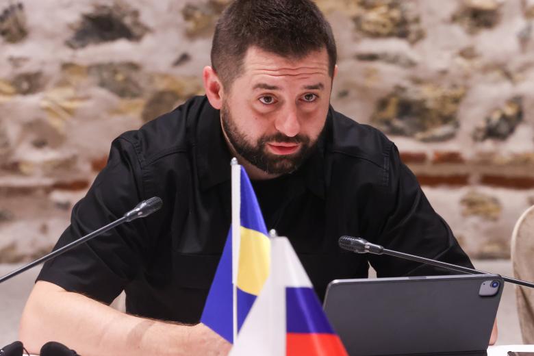 Давид Арахамия во время российско-украинских переговоров во дворце Долмабахче