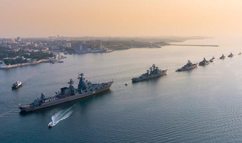 Тренировка парада кораблей на День Военно-морского флота