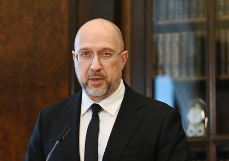 Премьер-министр Украины попросил об отставке