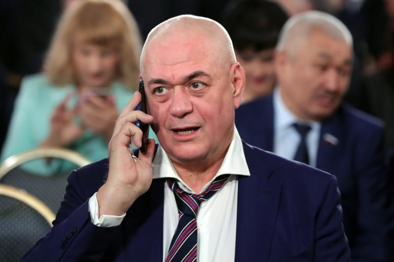 лавный редактор радиостанции "Говорит Москва" Сергей Доренко перед началом оглашения ежегодного послания президента Российской Федерации Федеральному Собранию в ЦВЗ "Манеж"