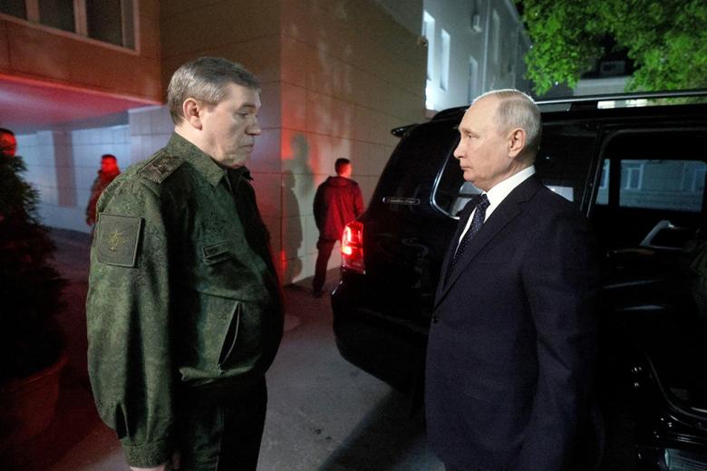 Валерий Герасимов и президент России Владимир Путин