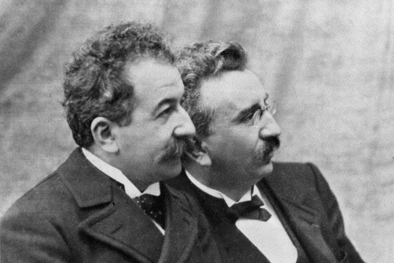 13 февраля — день рождения кинокамеры братьев Люмьер