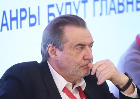 «Ничего плохого»: Учитель ответил на вопрос о конкуренции с Голливудом