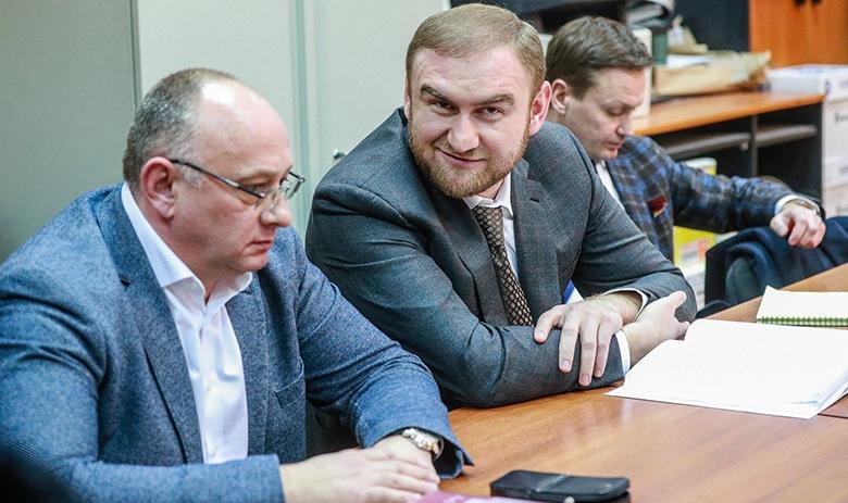 Рауф Арашуков (справа)
