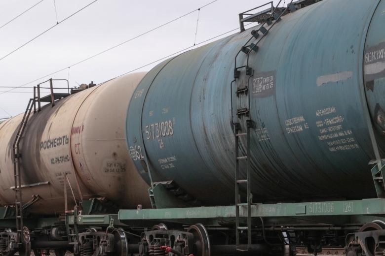 Цистерны с нефтью