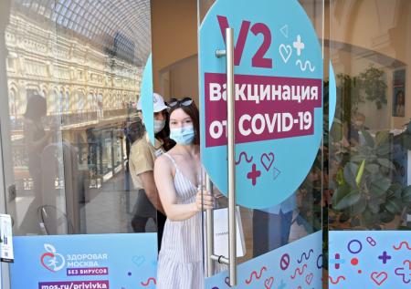Толпы даже в будни: с чем сталкиваются при записи на вакцинацию в Москве