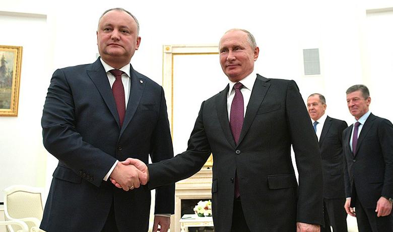 Президент РФ Владимир Путин с президентом Молдавии Игорем Додоном