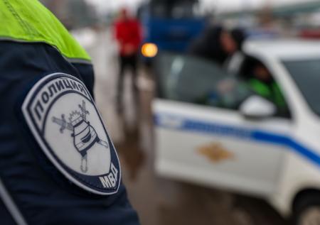 В Тюменской области фура протаранила машины ДПС и МЧС