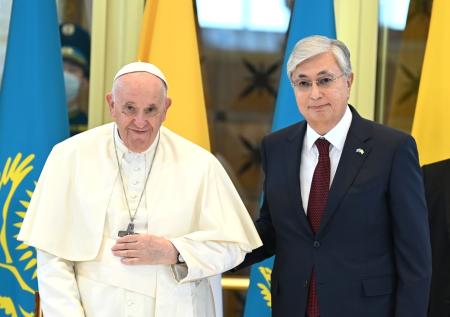 Папа римский прибыл в Казахстан