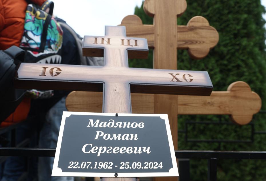 Во время церемонии прощания с актером Романом Мадяновым