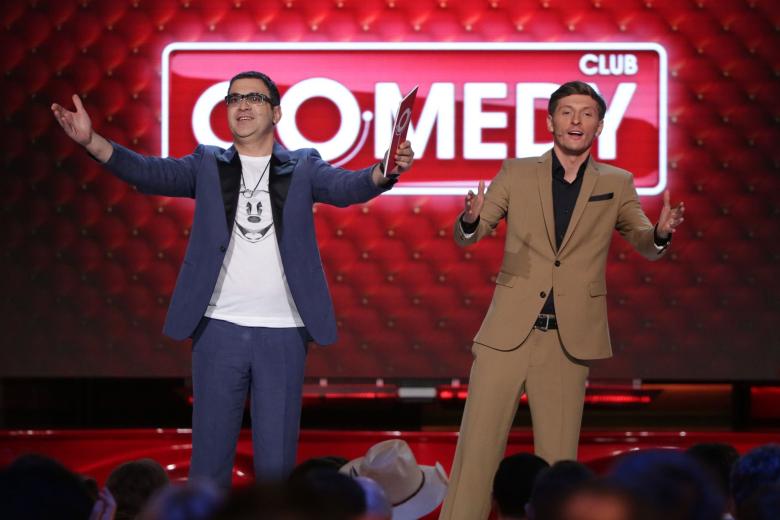 Гарик Мартиросян и Павел Воля (слева направо)на съемках комедийного шоу Comedy Club